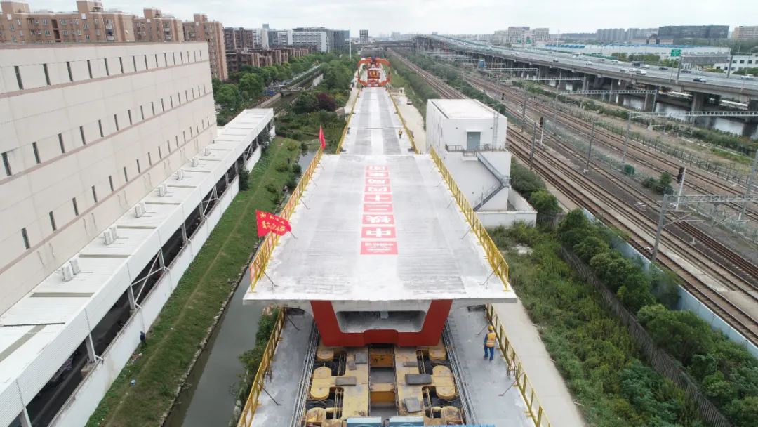 上海首條新建市域鐵路“機場聯絡線”1標全線架梁完成
